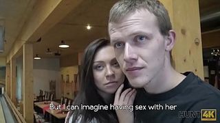 Молодая жена в боулинге сосёт при муже у незнакомца и ебётся с ним в манду