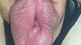 Накачал пизду бабы помпой и побил ладошкой